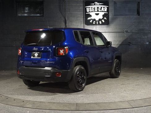 Used 2019 Jeep Renegade Sport w/ UConnect 7.0 Group AWD/4WD image 6