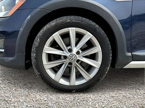 Used 2017 Volkswagen Golf Alltrack S image 8