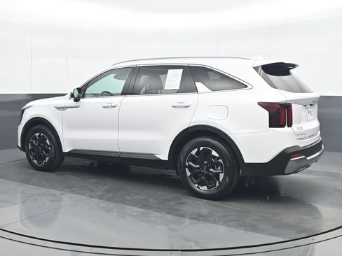 Used 2024 Kia Sorento S FWD image 4
