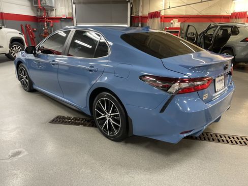 Used 2023 Toyota Camry SE w/ Cold Weather Package image 8