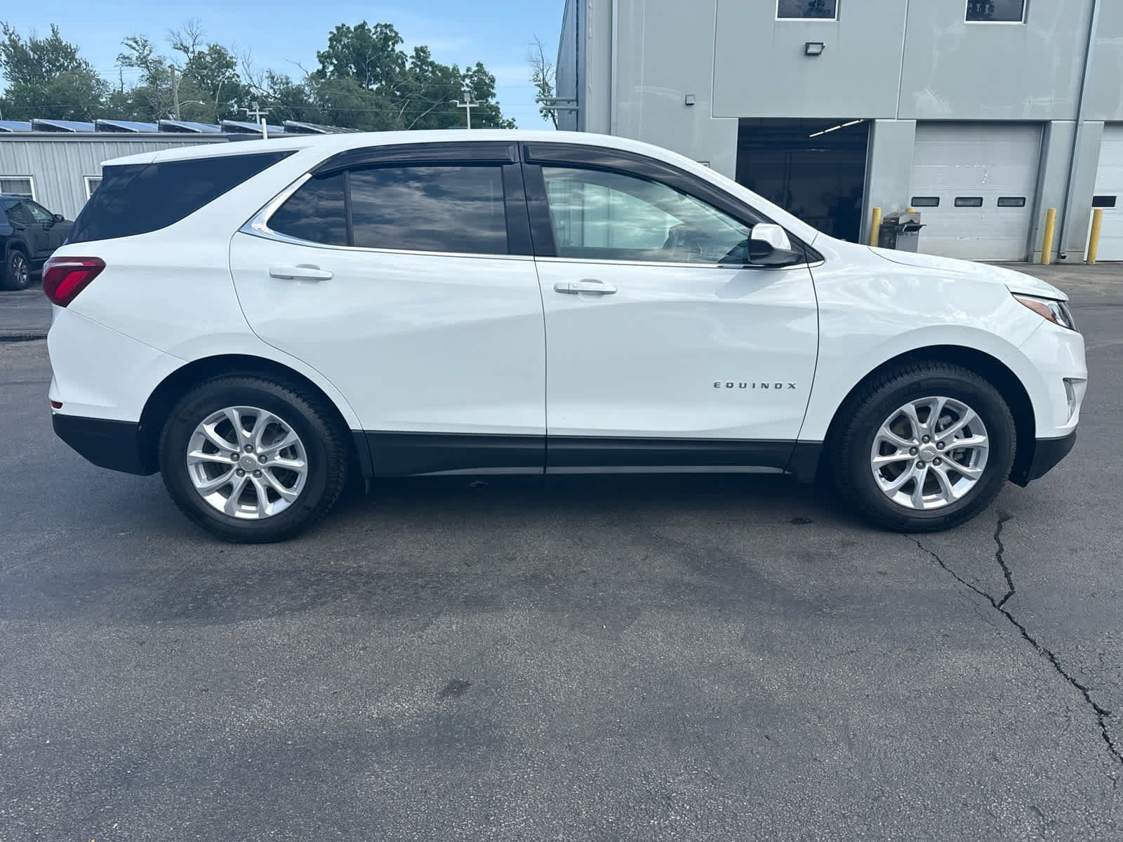 Used 2020 Chevrolet Equinox LT FWD image 2