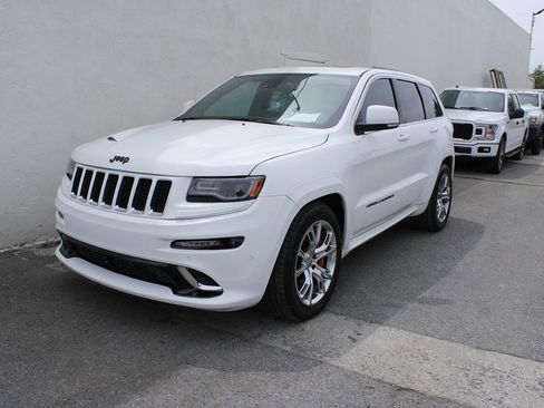Used 2015 Jeep Grand Cherokee SRT w/ Luxury Group II image 3