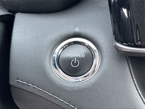 Used 2023 Toyota Highlander XLE image 11