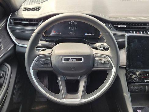 Used 2024 Jeep Grand Cherokee L Limited w/ Luxury Tech Group II AWD/4WD image 13