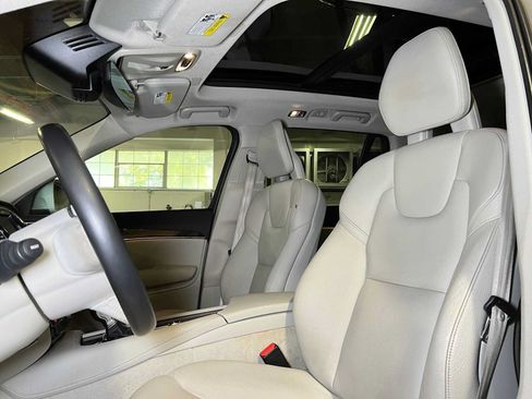 Used 2016 Volvo XC90 T6 Momentum w/ Momentum Plus Package AWD/4WD image 25