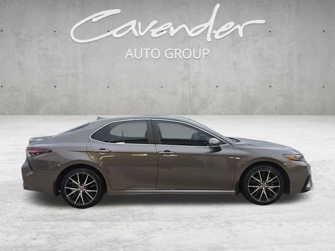 Used 2024 Toyota Camry SE FWD image 17