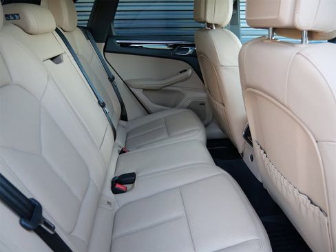 Used 2025 Porsche Macan image 30