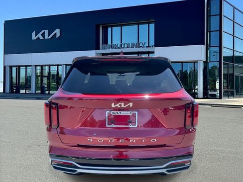 Certified 2022 Kia Sorento S w/ Panoramic Sunroof Package FWD image 5