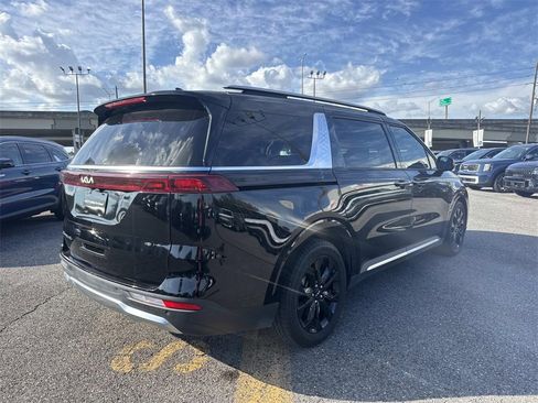 Certified 2022 Kia Carnival SX image 8