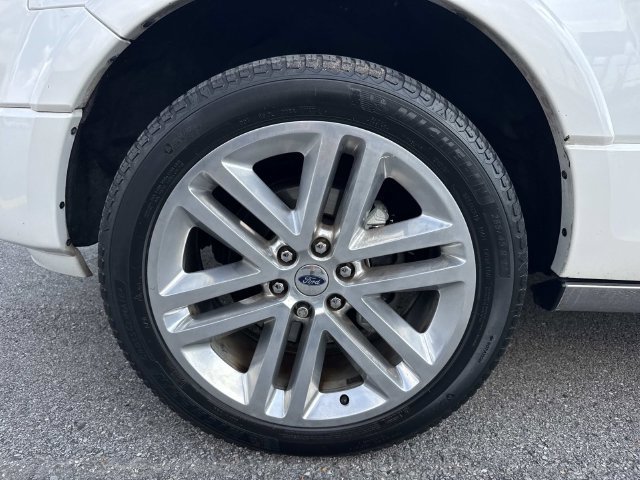 Used 2016 Ford Expedition Platinum RWD image 9