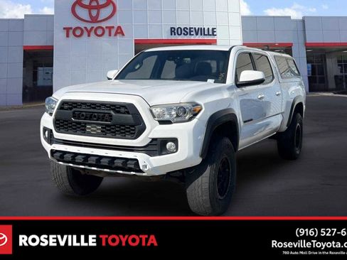 Used 2019 Toyota Tacoma TRD Off-Road w/ TRD Premium Off Road Package AWD/4WD image 1