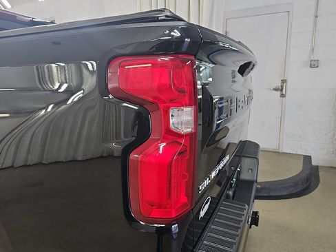Used 2022 Chevrolet Silverado 1500 RST AWD/4WD image 39