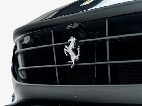 Used 2019 Ferrari Portofino RWD image 31