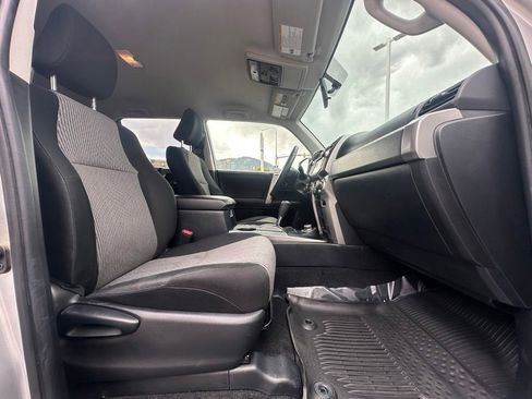 Used 2019 Toyota 4Runner SR5 AWD/4WD image 34