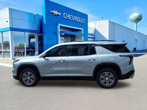 Used 2025 Chevrolet Traverse LT AWD/4WD image 7
