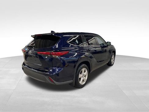 Used 2021 Toyota Highlander L AWD/4WD image 30