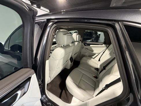Used 2021 Porsche Macan AWD/4WD image 16