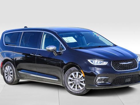 Used 2023 Chrysler Pacifica Limited image 2