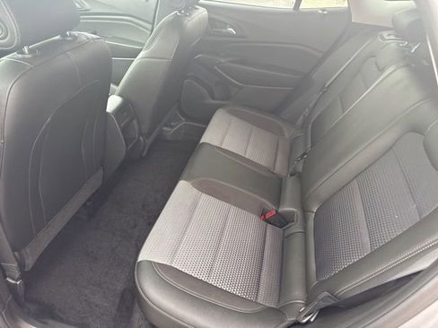 Used 2024 Chevrolet Trax LT w/ Sunroof Package FWD image 14