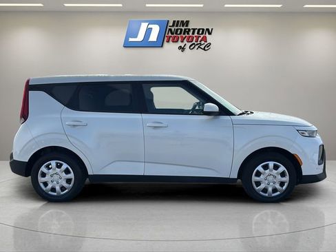 Used 2021 Kia Soul LX FWD image 4