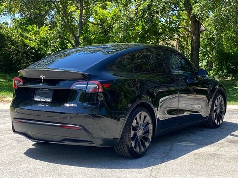 Used 2022 Tesla Model Y Performance AWD/4WD image 9