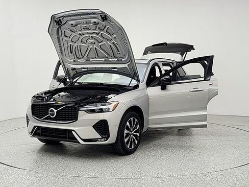 Certified 2025 Volvo XC60 B5 Plus AWD/4WD image 9