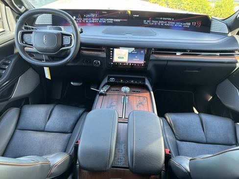 New 2025 Lincoln Navigator L Black Label image 25