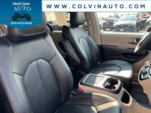Used 2024 Chrysler Pacifica Touring-L FWD image 24