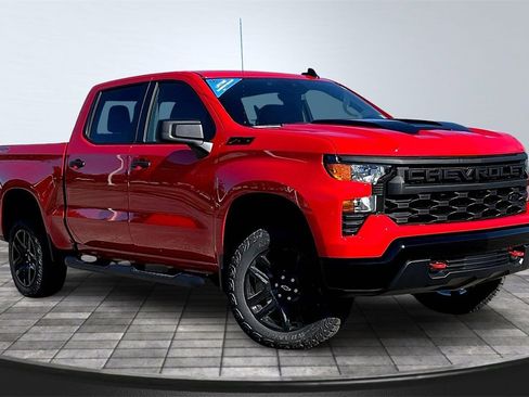 New 2026 Chevrolet Silverado 1500 Custom Trail Boss w/ LPO, Dark Essentials Package image 2