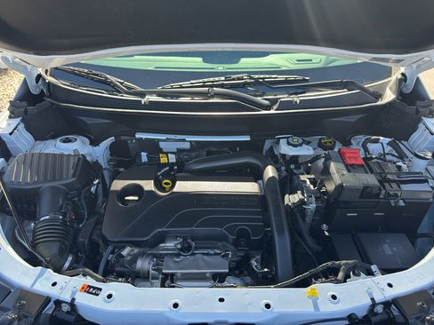 Used 2025 Chevrolet Equinox LT w/ Convenience Package II image 17