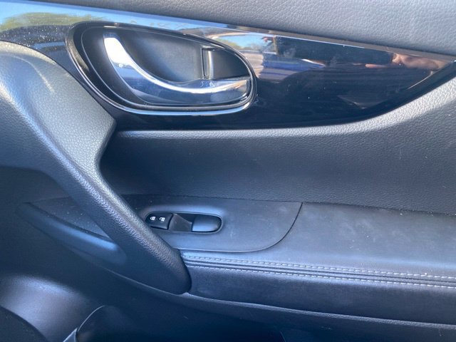 Used 2021 Nissan Rogue Sport SV AWD/4WD image 25