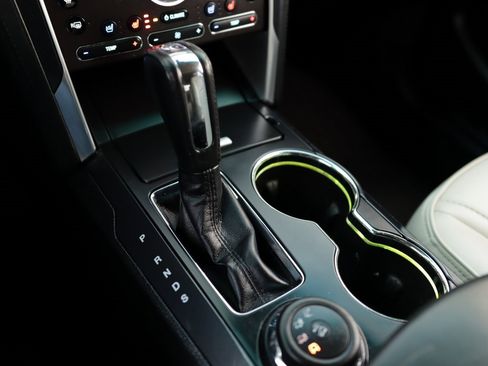 Used 2017 Ford Explorer Platinum image 19