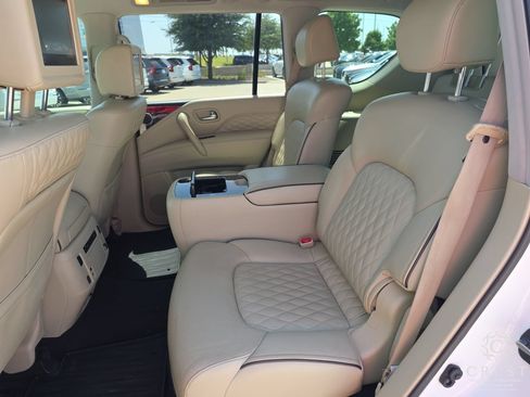 Used 2018 INFINITI QX80 4WD w/ Deluxe Technology Package image 26