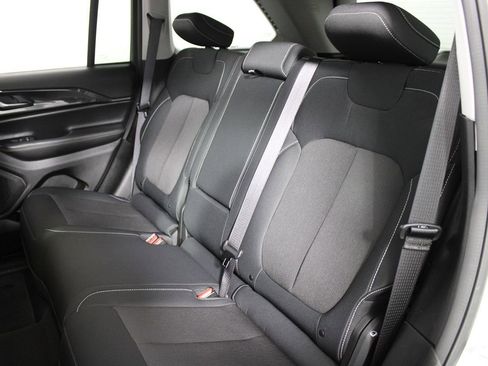 Used 2023 Jeep Grand Cherokee Laredo image 23