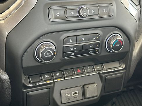 Used 2025 Chevrolet Silverado 1500 W/T image 18