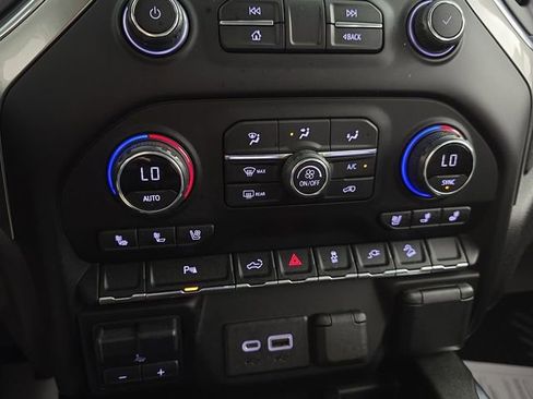 Used 2021 Chevrolet Silverado 2500 LTZ w/ LTZ Convenience Package image 17