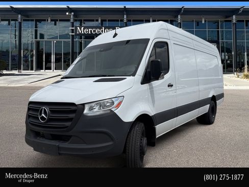 Used 2024 Mercedes-Benz Sprinter 4500 image 1