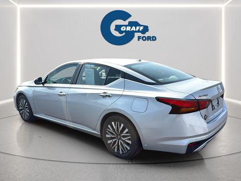 Used 2024 Nissan Altima 2.5 SV w/ SV Premium Package FWD image 11