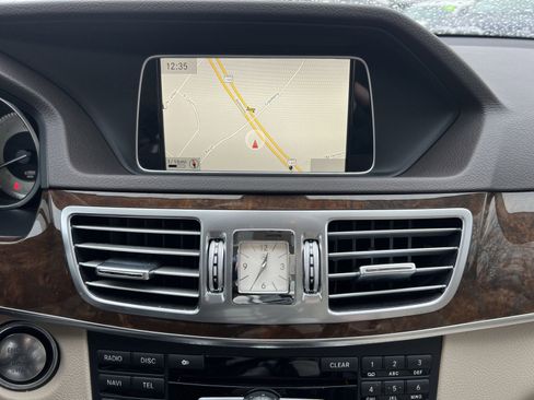 Used 2014 Mercedes-Benz E 350 4MATIC Sedan image 19