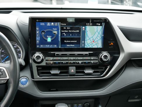 Used 2022 Toyota Highlander Platinum image 16