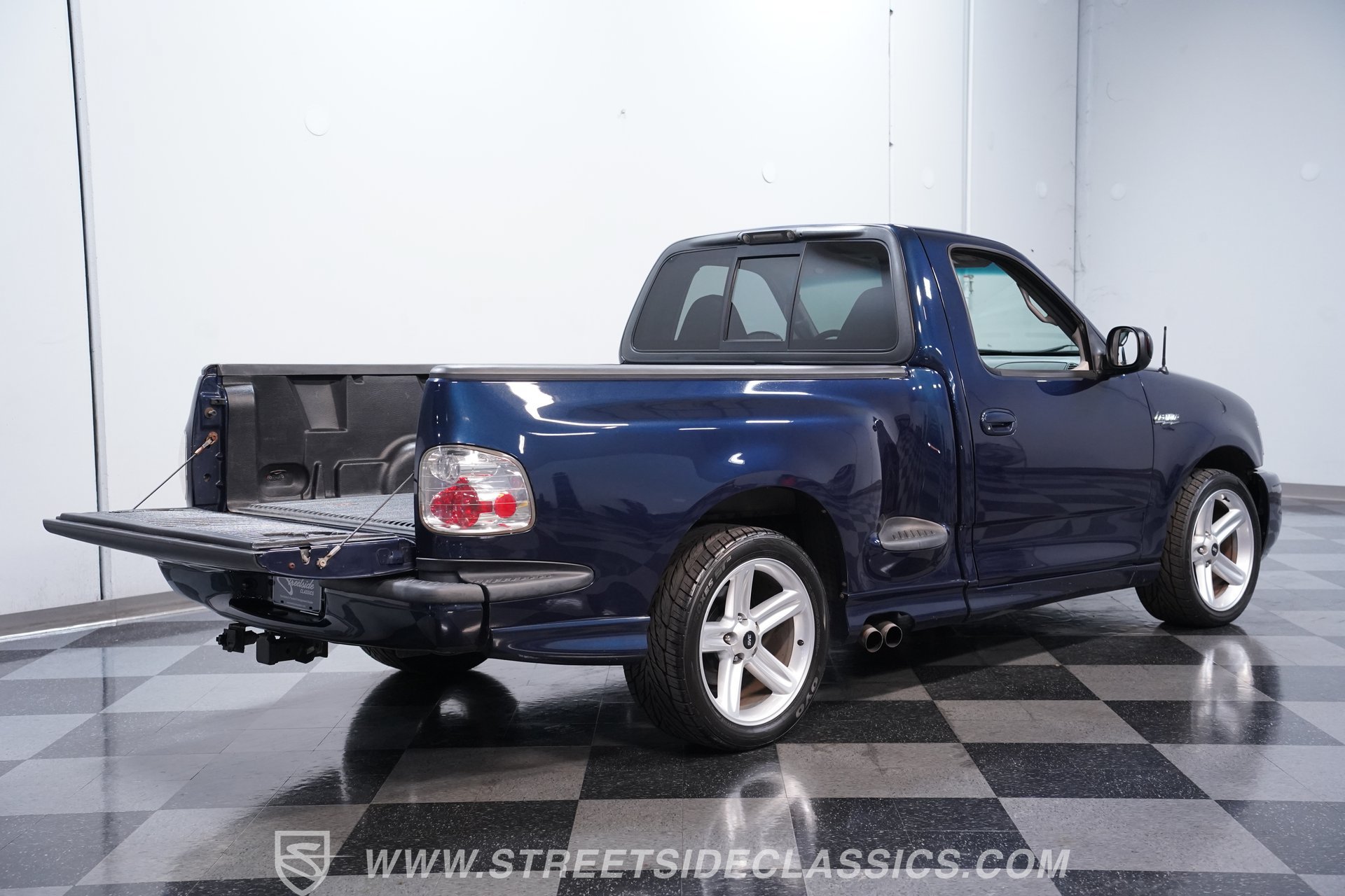 Used 2002 Ford F150 Lightning RWD image 40