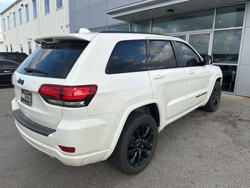 Used 2019 Jeep Grand Cherokee Altitude image 3