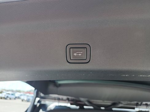 Used 2024 Chevrolet Tahoe Premier AWD/4WD image 12