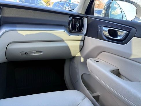 Used 2020 Volvo XC60 T5 Momentum w/ Protection Package Premier image 41