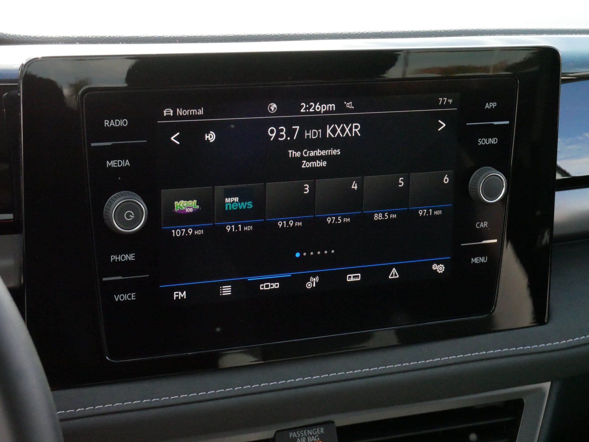 Certified 2025 Volkswagen Taos SE AWD/4WD image 22