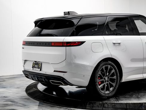 Used 2025 Land Rover Range Rover Sport Dynamic SE image 14