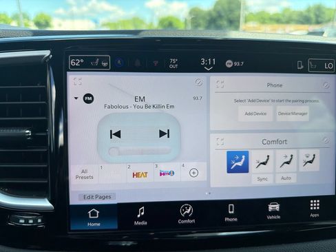 Used 2025 Chrysler Pacifica Select FWD image 19