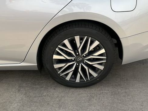 Used 2024 Nissan Altima 2.5 SV FWD image 21