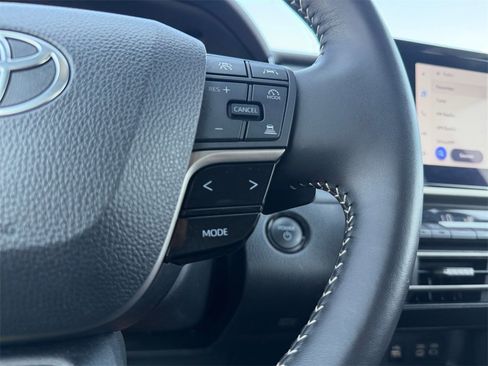 Used 2025 Toyota Camry SE image 25