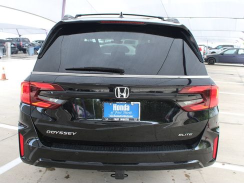 Used 2025 Honda Odyssey Elite image 4